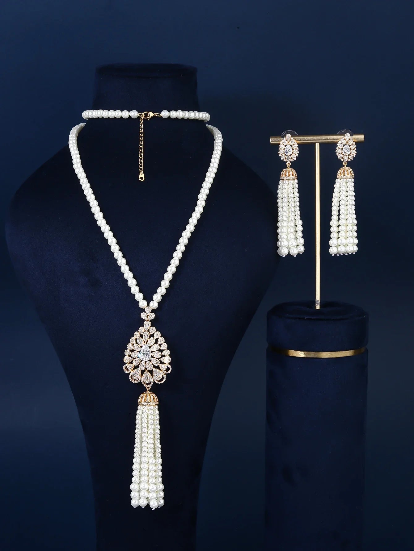 JEWEL jewelry; luxury zircon jewelry; women's pendant necklace; personalized necklace; women's jewelry.